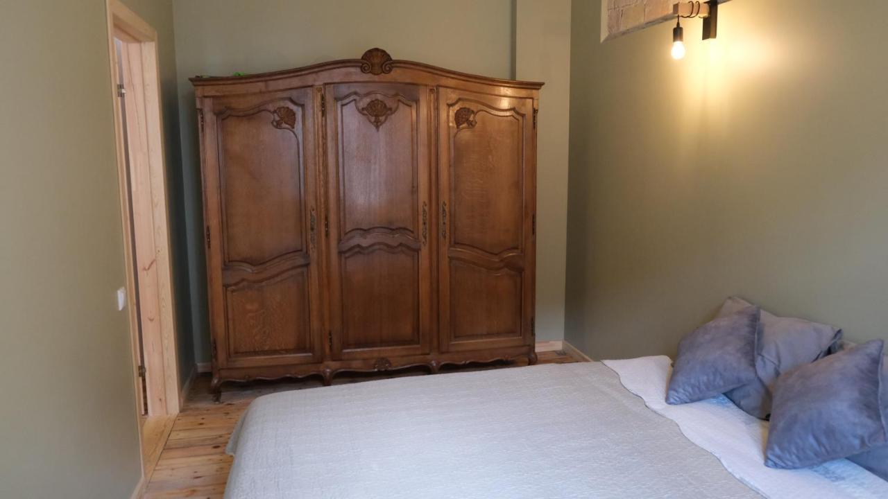 Historic Apartment With Wooden Floors In The Hearth Of Old-Town Riga Dış mekan fotoğraf
